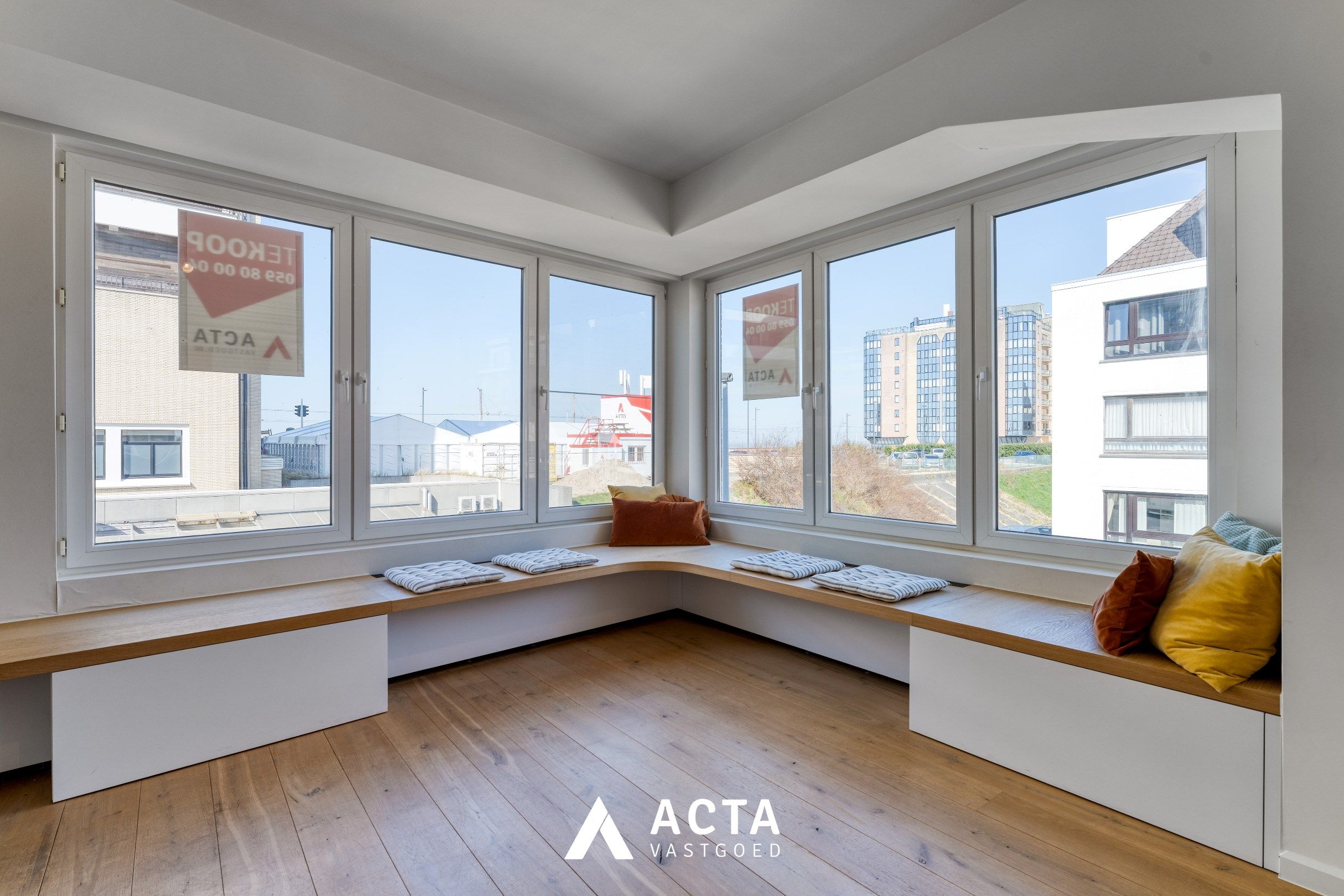 Gerenoveerd appartement met twee slaapkamers in Mariakerke foto {{pictureIndex}}