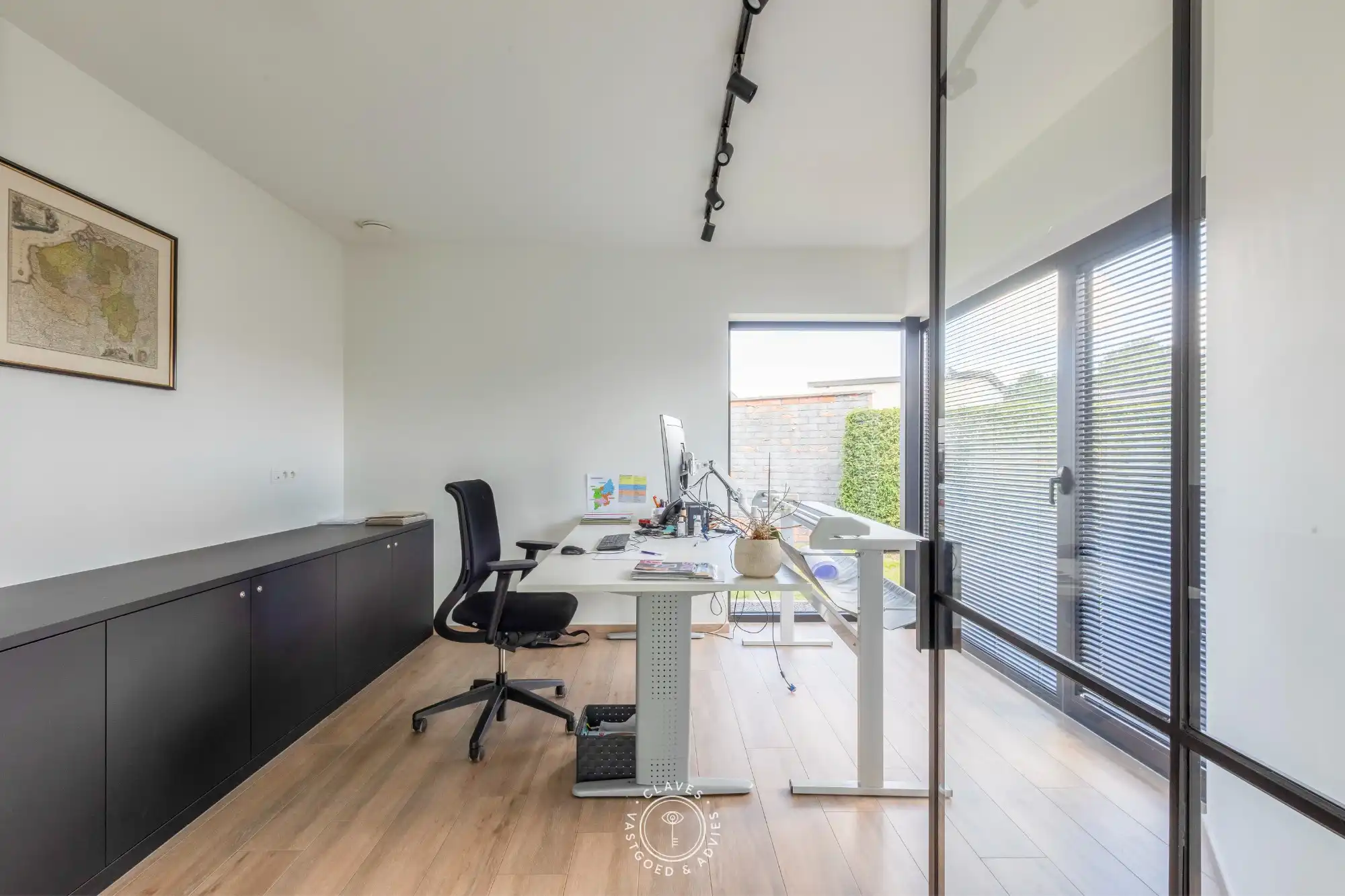 Modern kantoorgebouw met verhuurd appartement op uitstekende zichtlocatie in Belsele foto 11