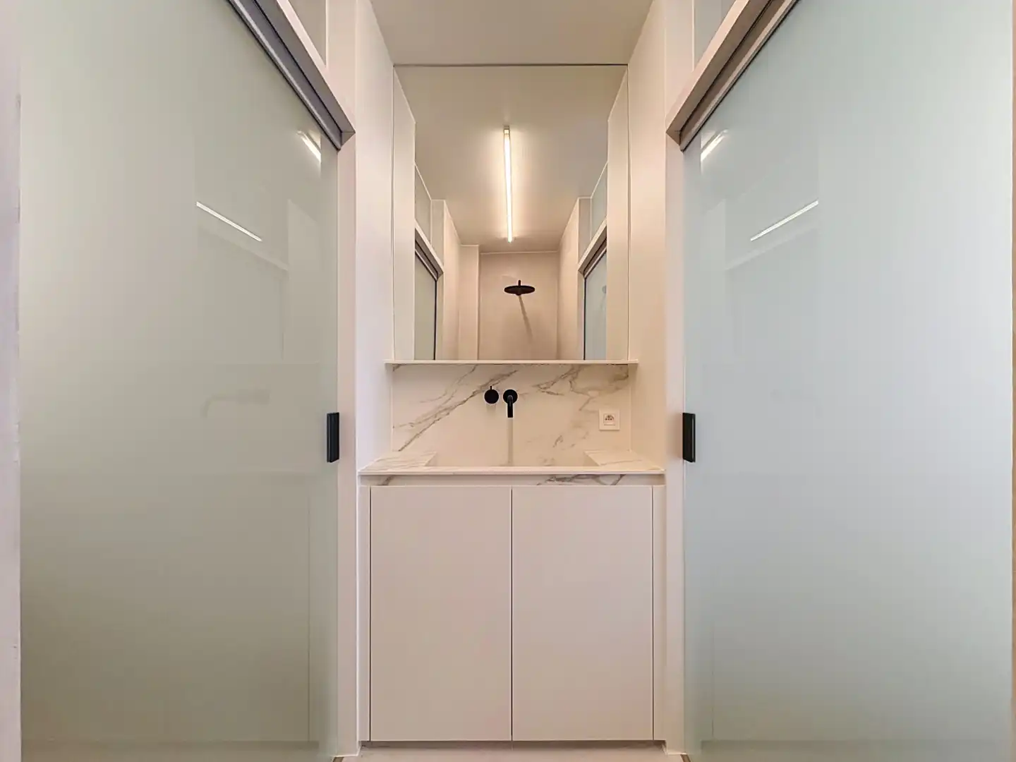 Luxueus gerenoveerd appartement met 3 slaapkamers en frontaal zeezicht te Oostduinkerke foto 8