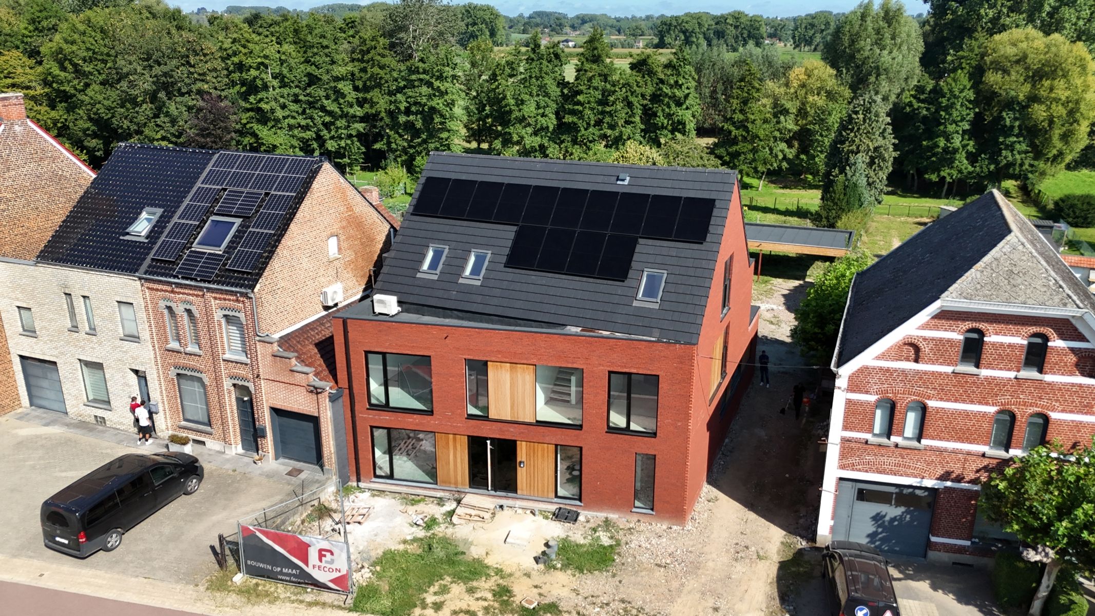 Ruime triplex-woning met 4 slaapkamers en 2 badkamers foto {{pictureIndex}}