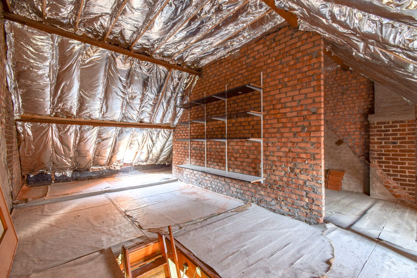 Instapklare gerenoveerde rijwoning in het centrum van Gistel foto 16