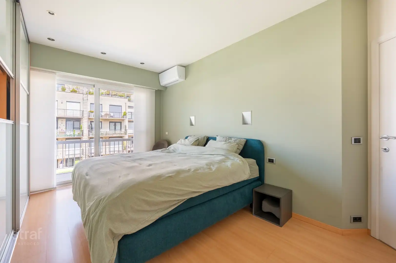 Ruim hoekappartement met 2 terrassen, garagebox, EPC B en topligging op Linkeroever foto 9