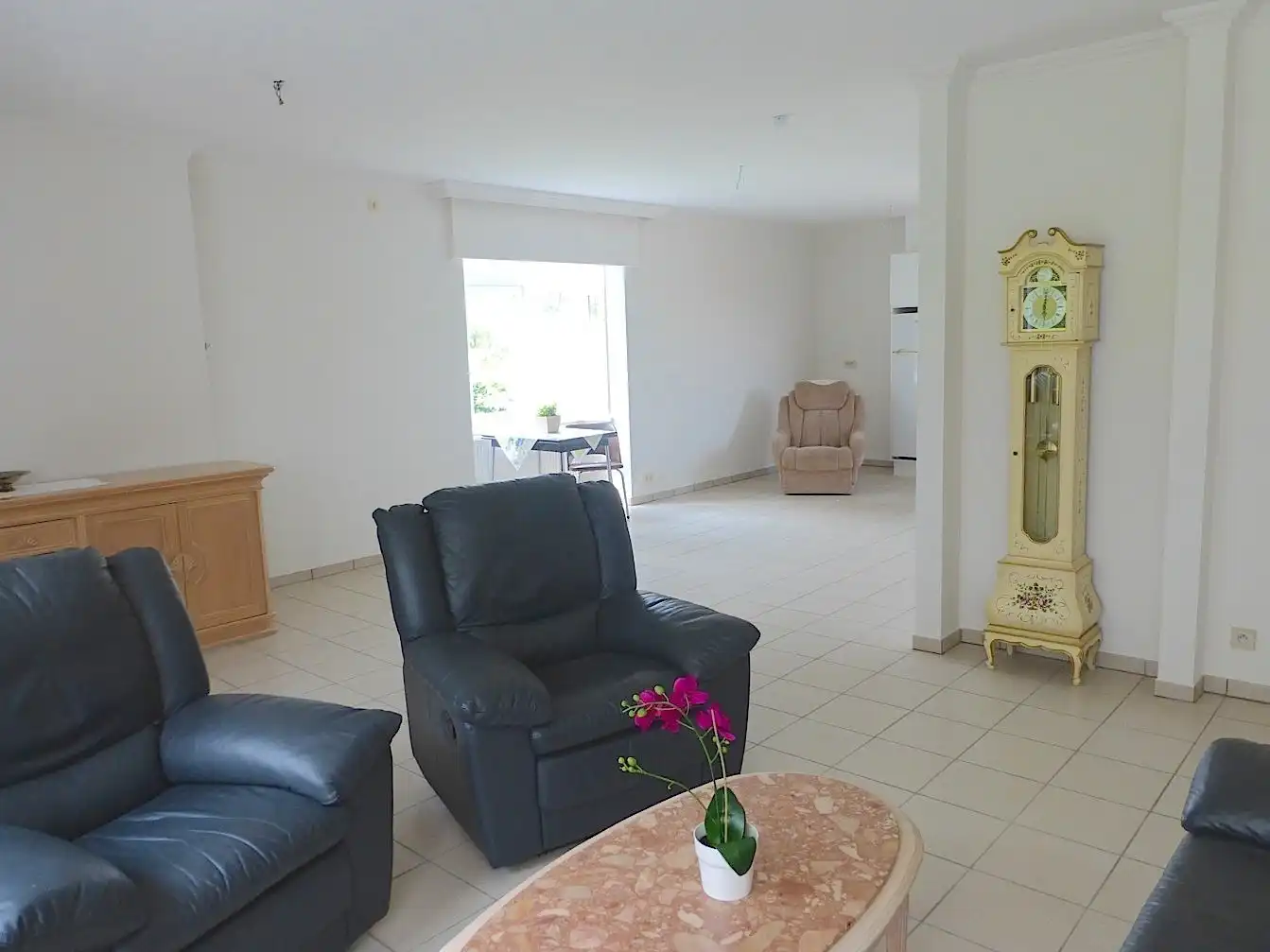 Ruim appartement met 2 slaapkamers en garage! foto 5