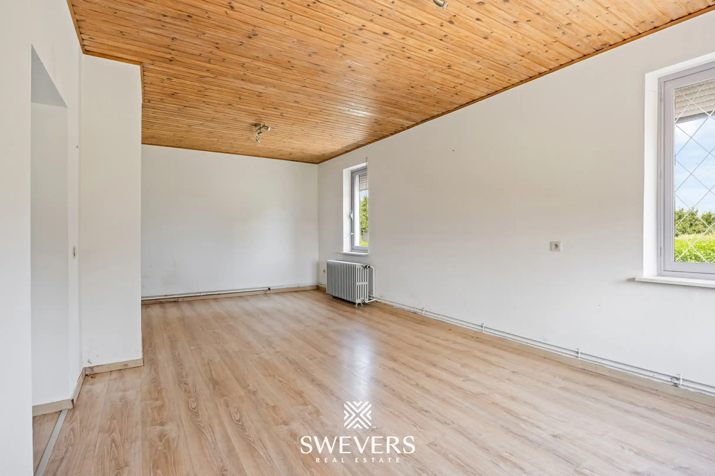Vrijstaande woning met groot perceel en enorm renovatiepotentieel in Herk-de-Stad foto 25