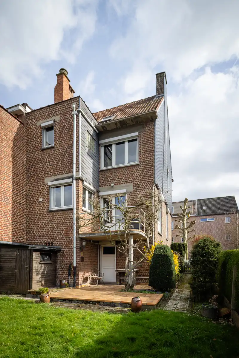 Eengezinswoning met tuin, garage en autostaanplaats foto 4