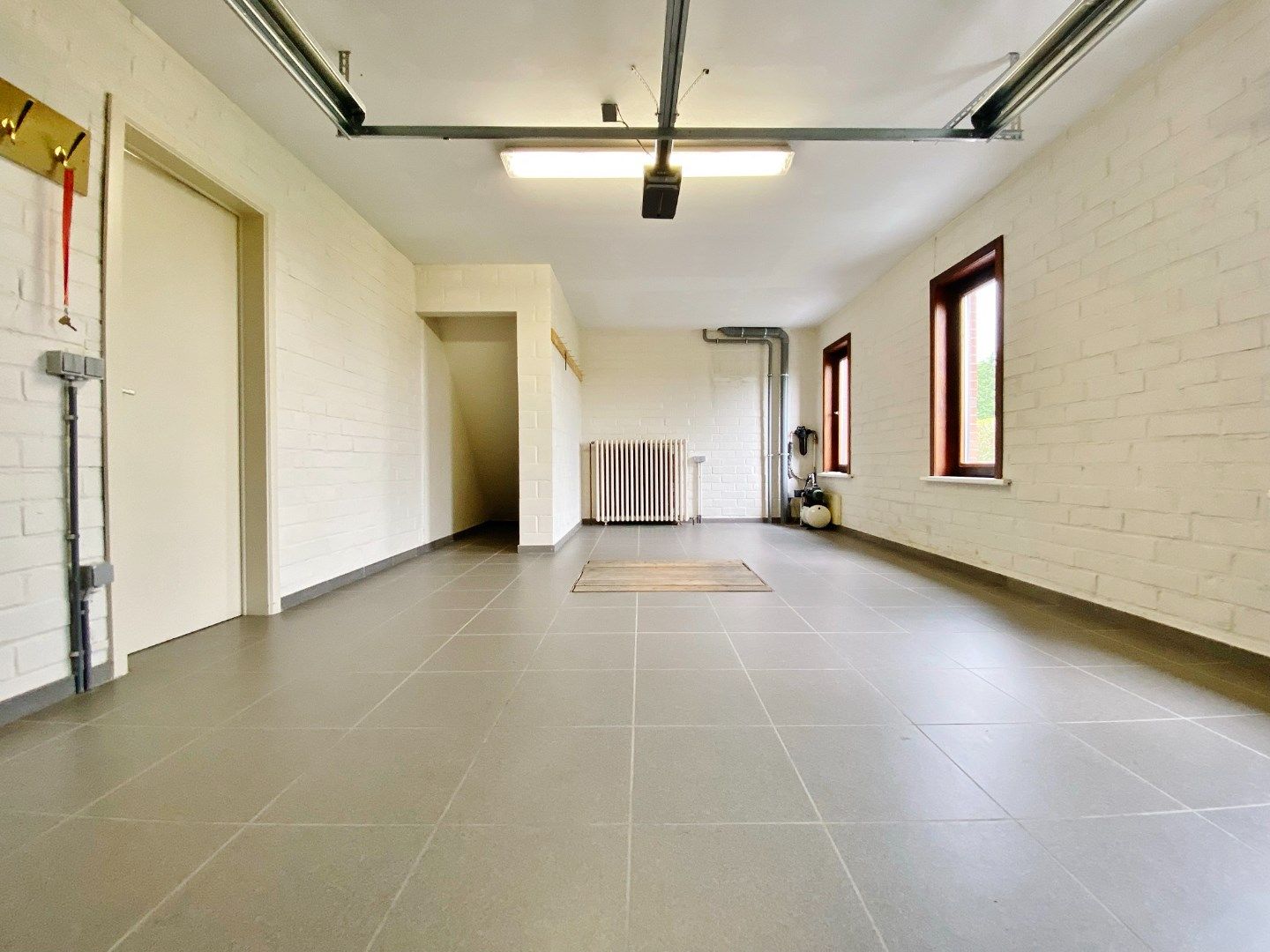 Alleenstaande woning met garage en zonnige tuin met prachtig uitzicht.  foto 12