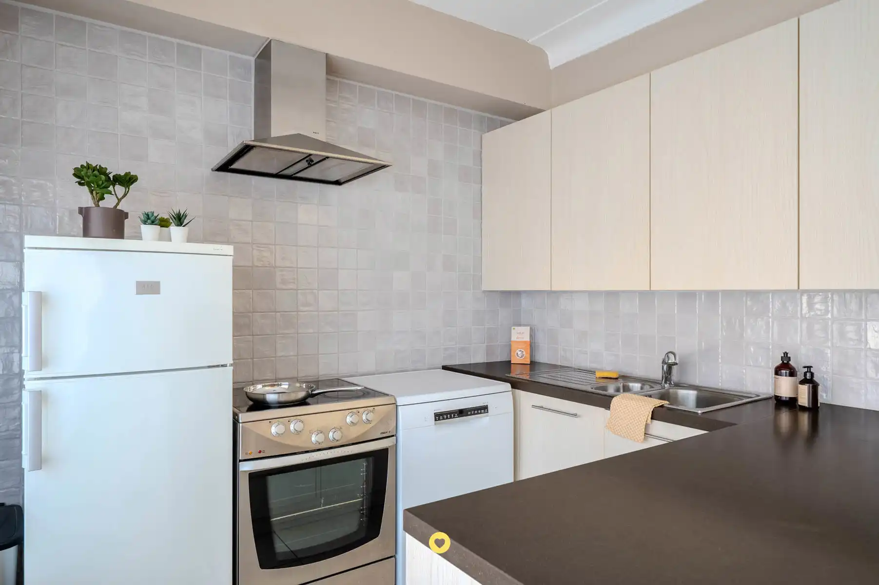 Bel-etage met 2 ruime SLK en grote garage op rustige locatie foto 4