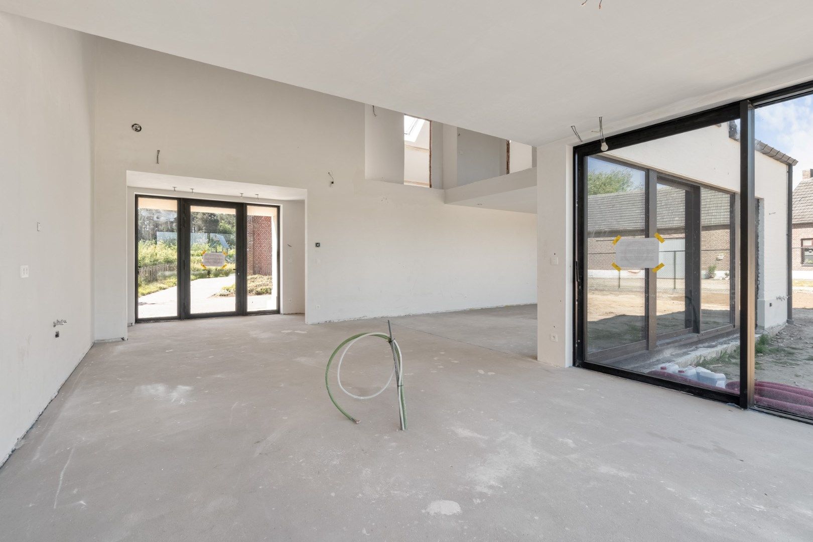 Exclusieve halfvrijstaande woning te koop na transformatie van bestaande hoeve naar 2 casco+ BEN-woningen!  foto 9