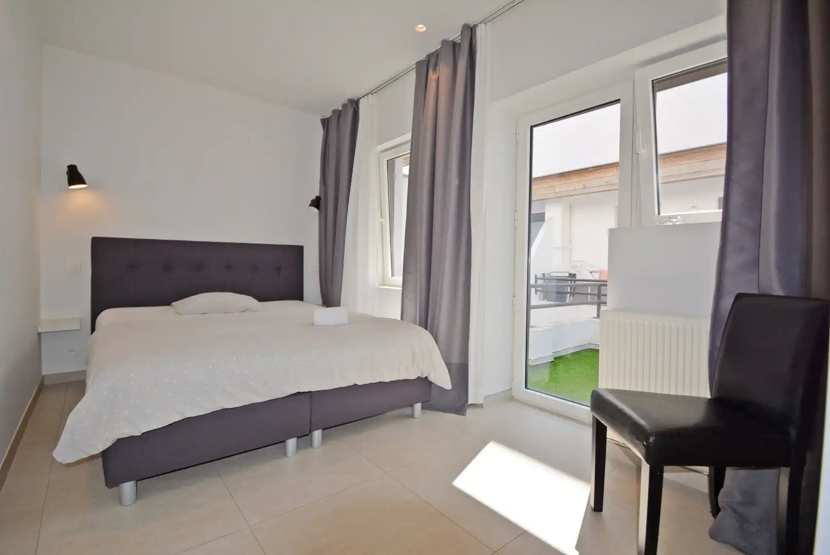 Modern appartement met 2 slaapkamers op wandelafstand van het strand foto 6