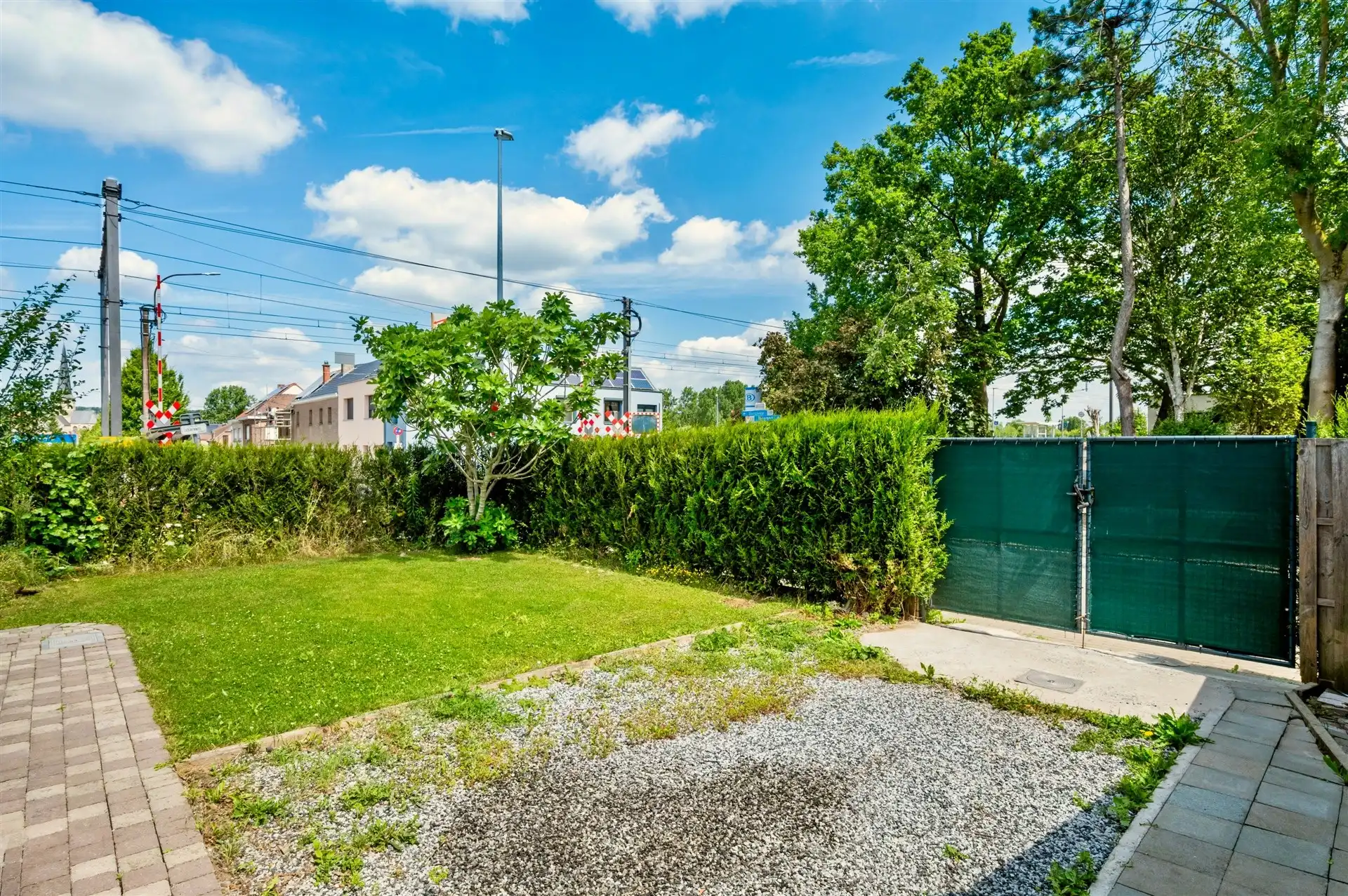 Knappe, ruime instapklare woning met 4 slpks, 2 bdks en tuin foto 28
