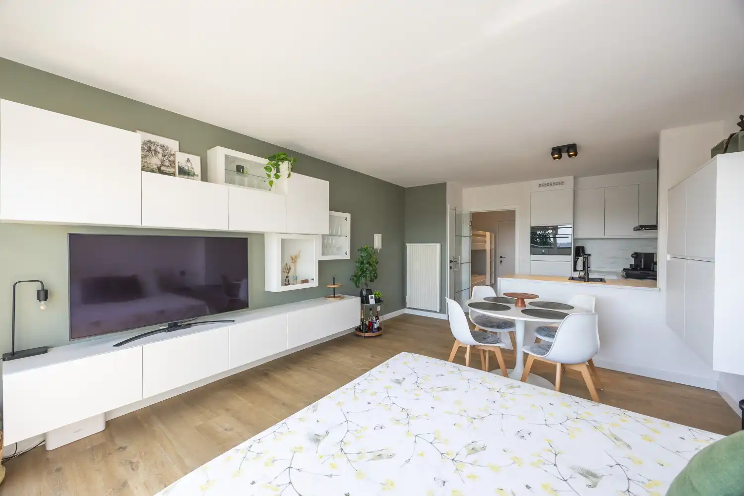 Gerenoveerde studio met terras en open zicht nabij zee foto 9