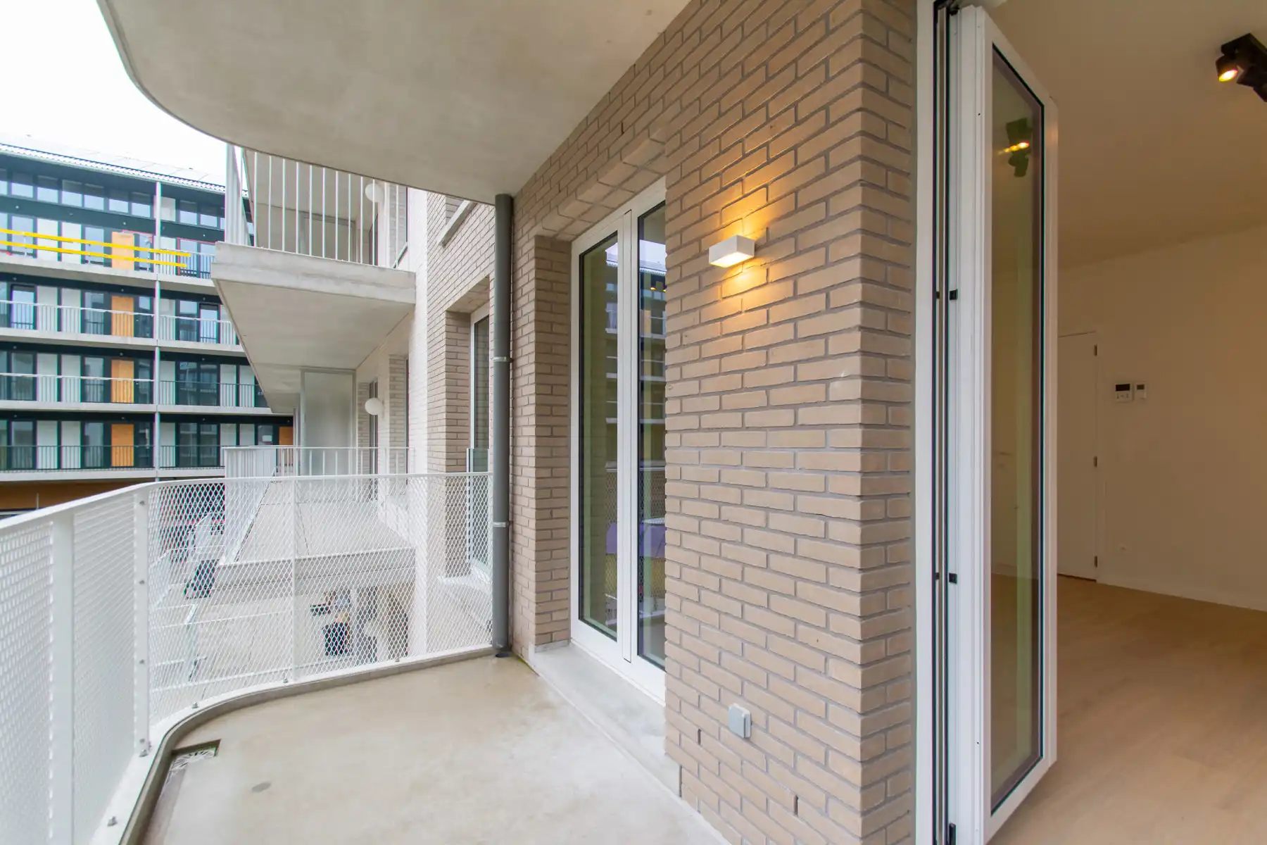 Lichtrijk nieuwbouwappartement met 2 slaapkamers en terras foto 10