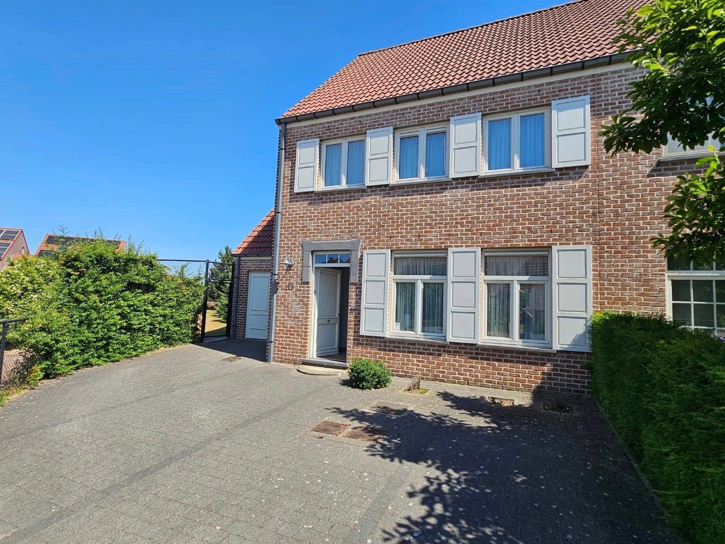 Recente driegevel in uiterst aangename woonwijk. foto 30