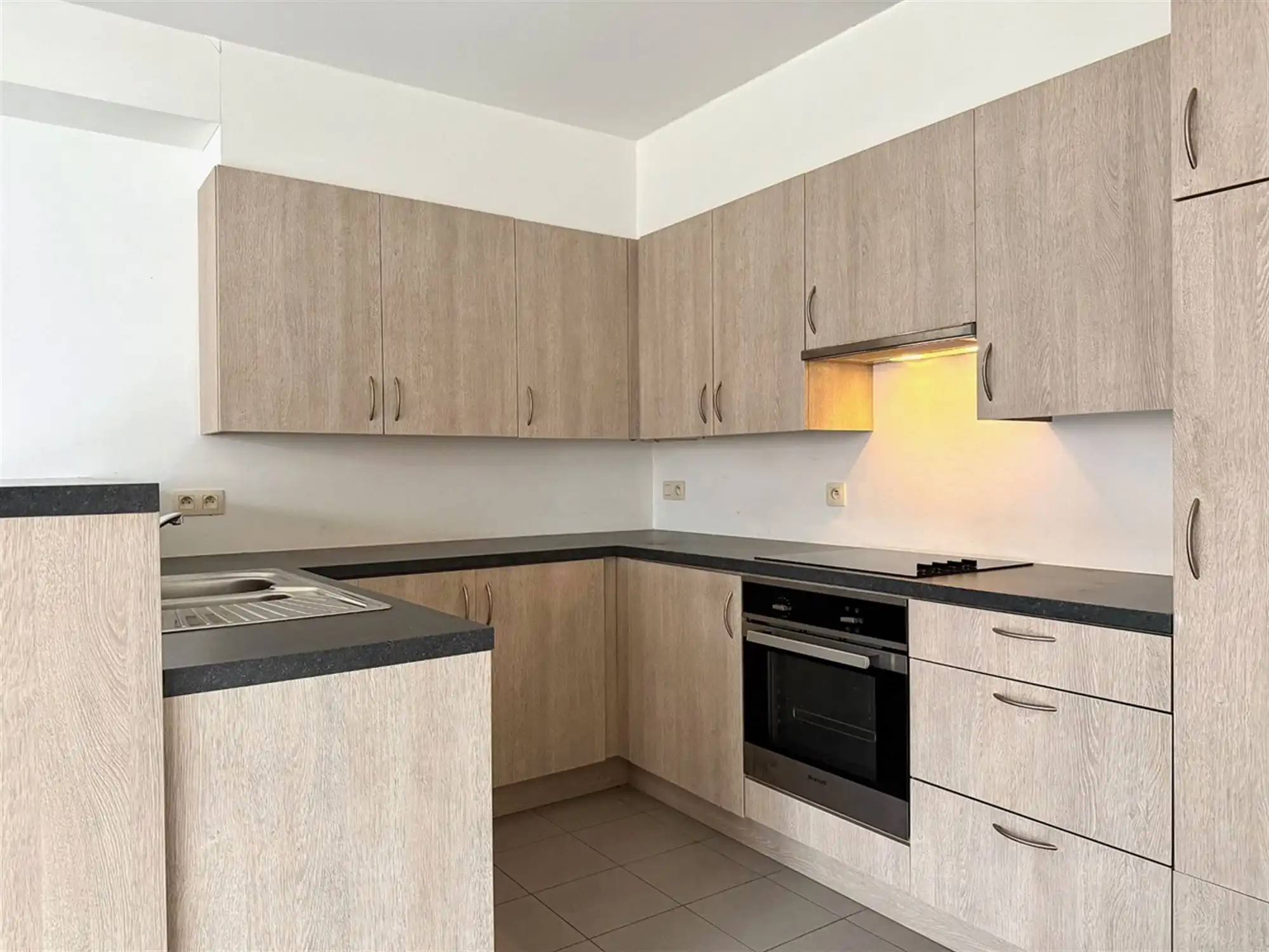 Dorps-APPARTEMENT (1ste) met 2 SLAAPKAMERS & TERRAS foto 5