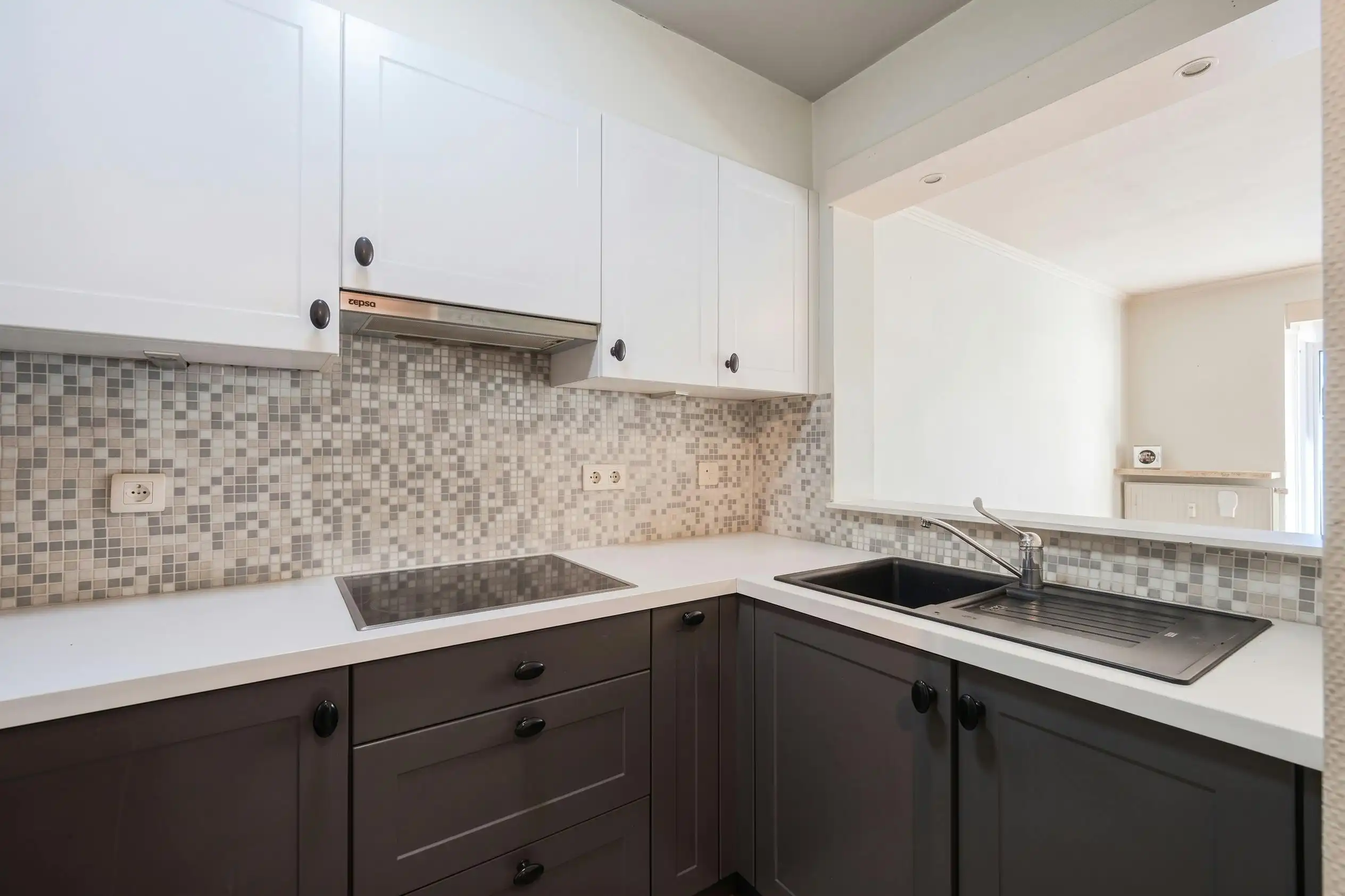 Centraal gelegen 2 slaapkamer appartement vlakbij de Zeedijk foto 9