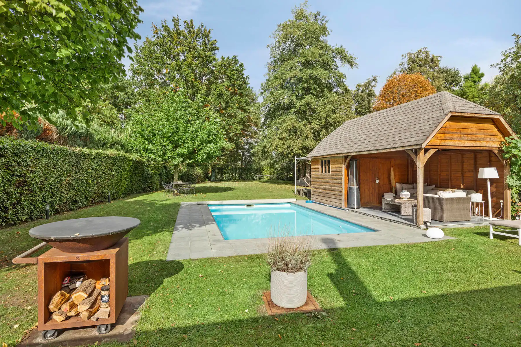 Stijlvolle villa met zwembad, poolhouse en private tuin foto 2