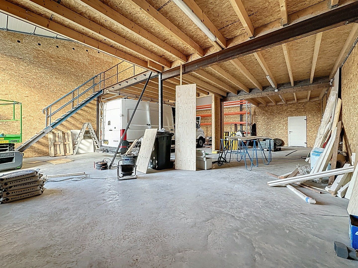 Veelzijdige loods met uitbreidbaar buitenterrein foto 9