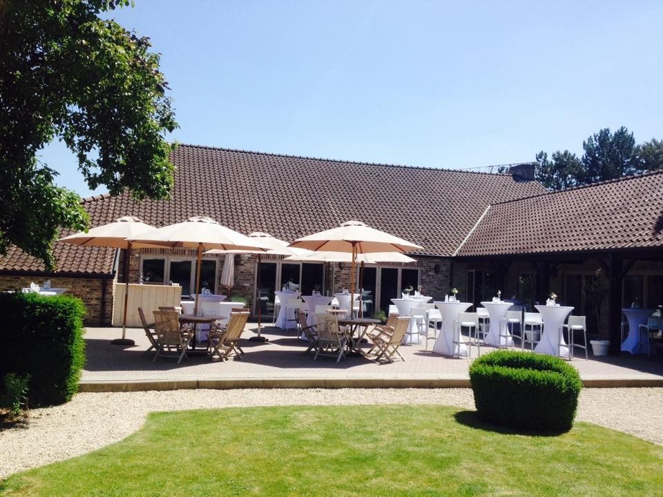 Uniek pand bestaande uit restaurant, grote feestzaal met ruime parking en woning op een domein van maar liefst van 74a. foto 6