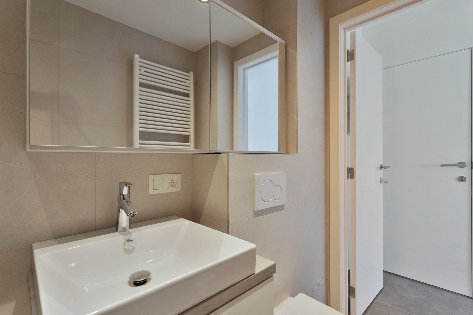 Gemeubelde studio te Berchem foto 7