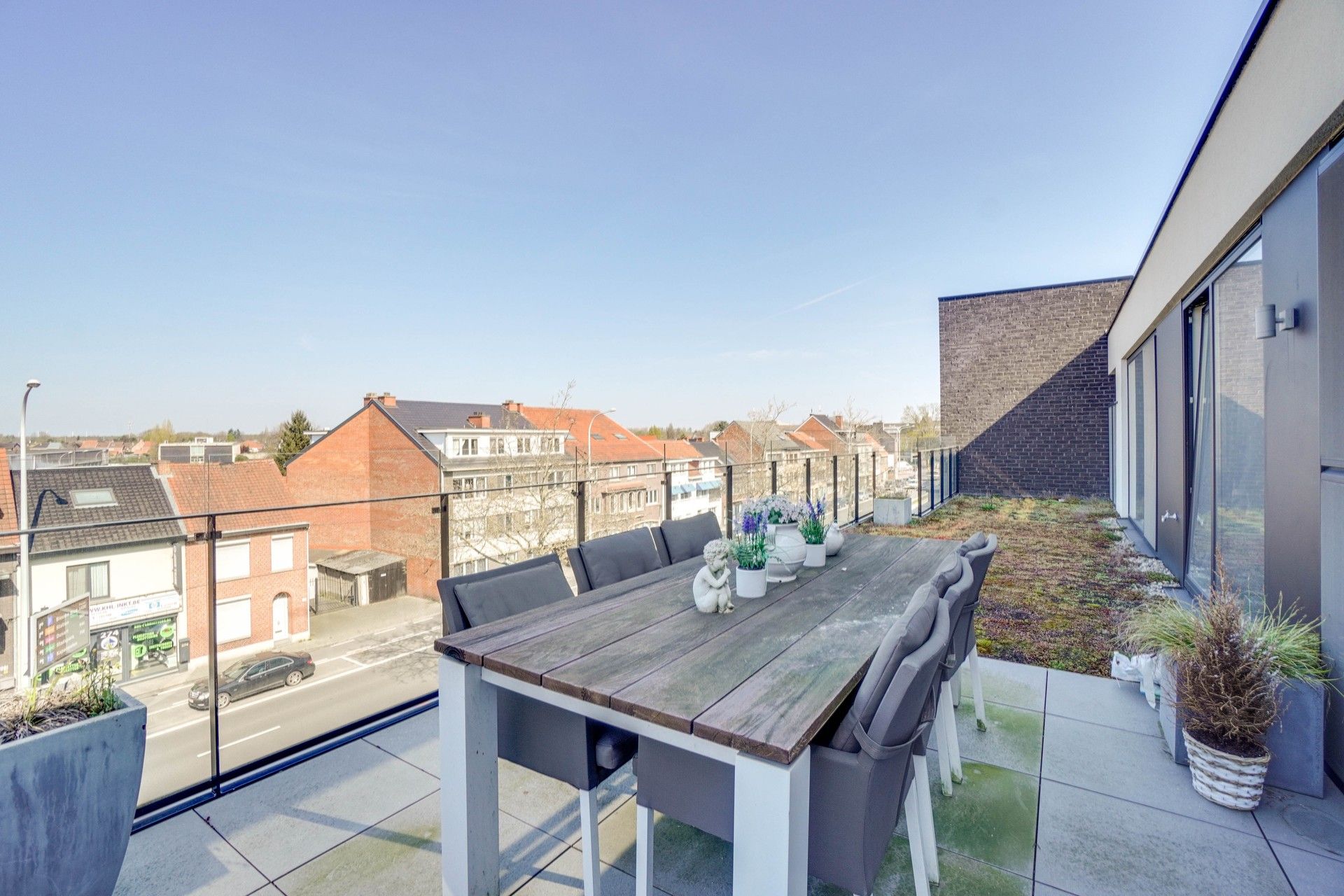 Instapklaar, lichtrijk dakappartement met 2 slaapkamers, terras en parking. foto 15