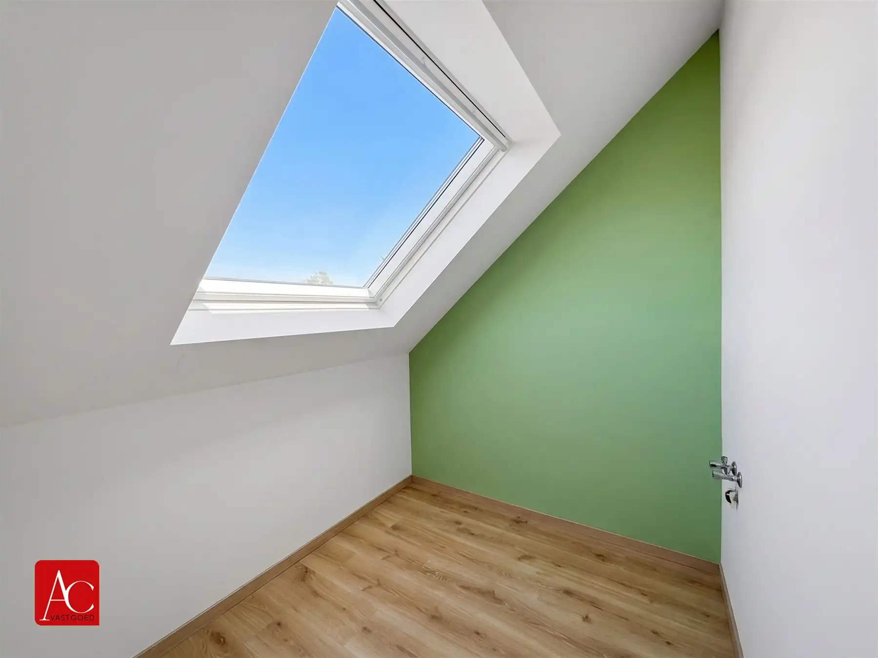 Uitzonderlijk grote gezinswoning met 6 slaapkamers en een grote tuin foto 34