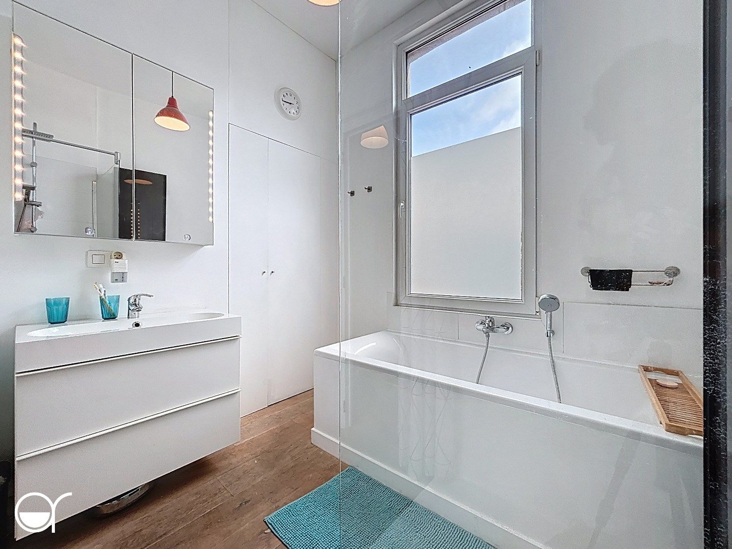 Rijwoning met terras en 3 slaapkamers foto 14