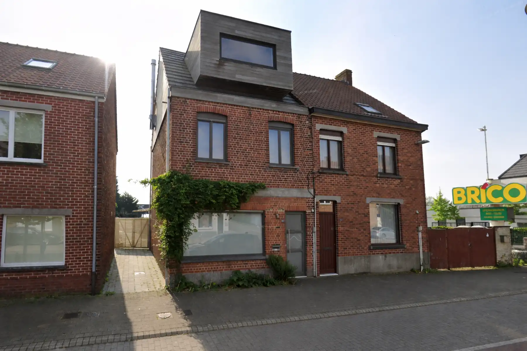 Gezinswoning centrum Oostkamp foto {{pictureIndex}}