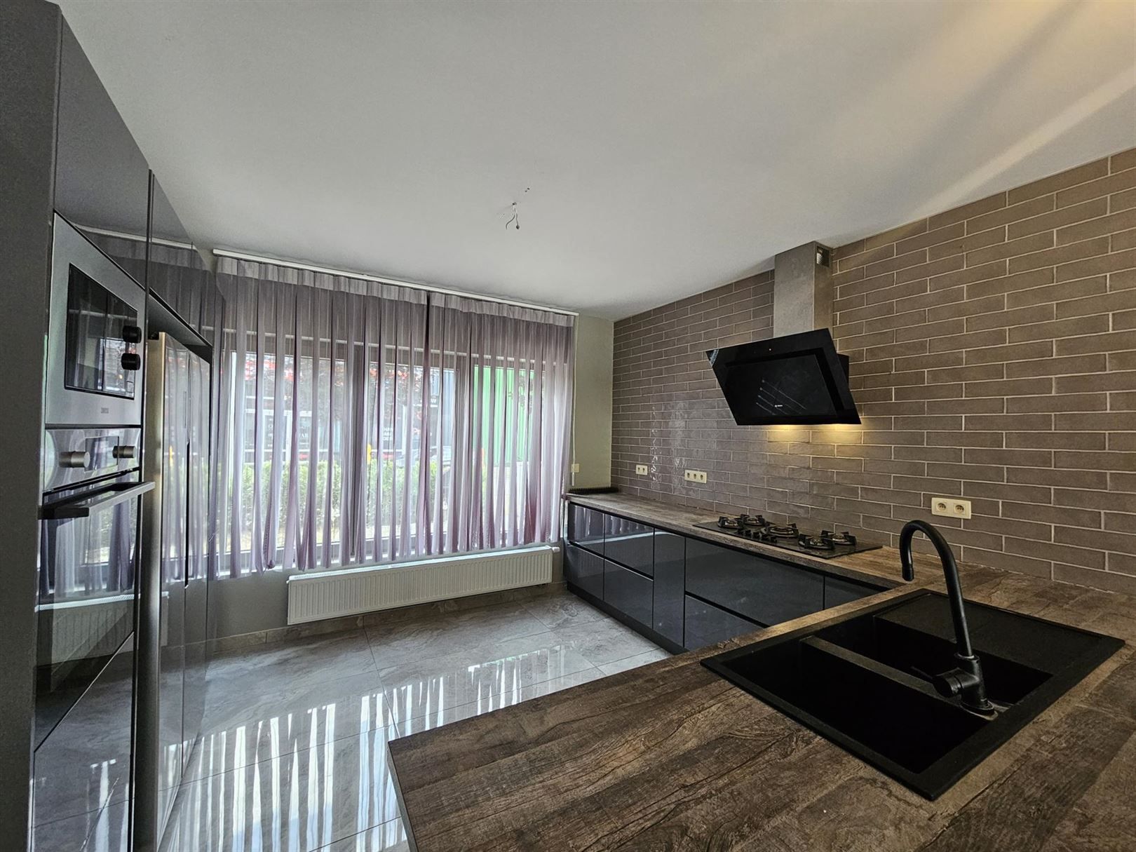 Modern ingerichte woning met optioneel aangrenzende bouwgrond. foto 5