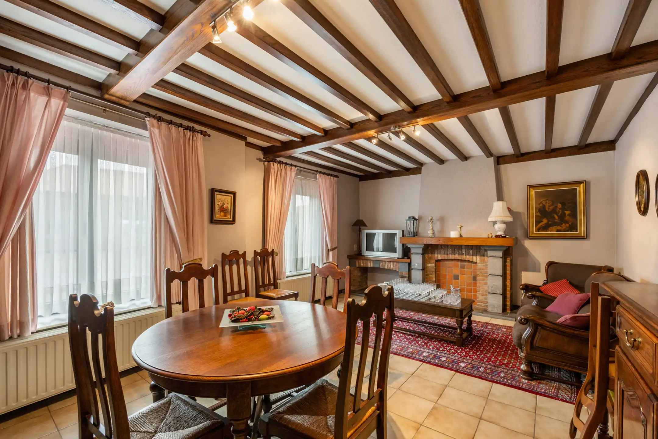 Ruime eengezinswoning met authentieke charme in Koninksem foto 6