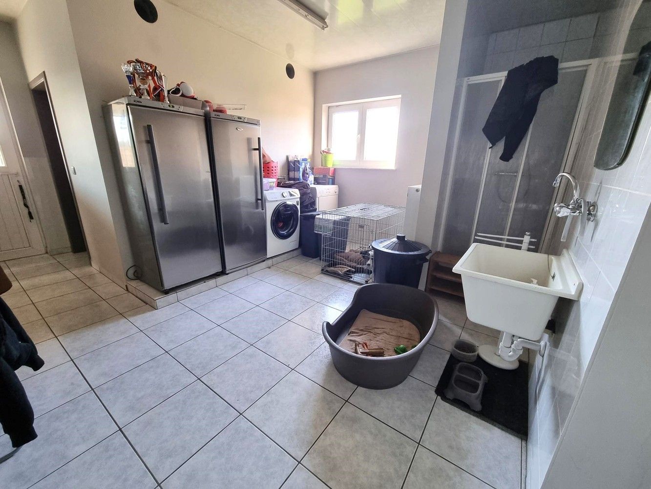 Instapklare woning met 5 slaapkamers met groot naastliggend magazijn. Ideaal voor zelfstandigen. foto 13