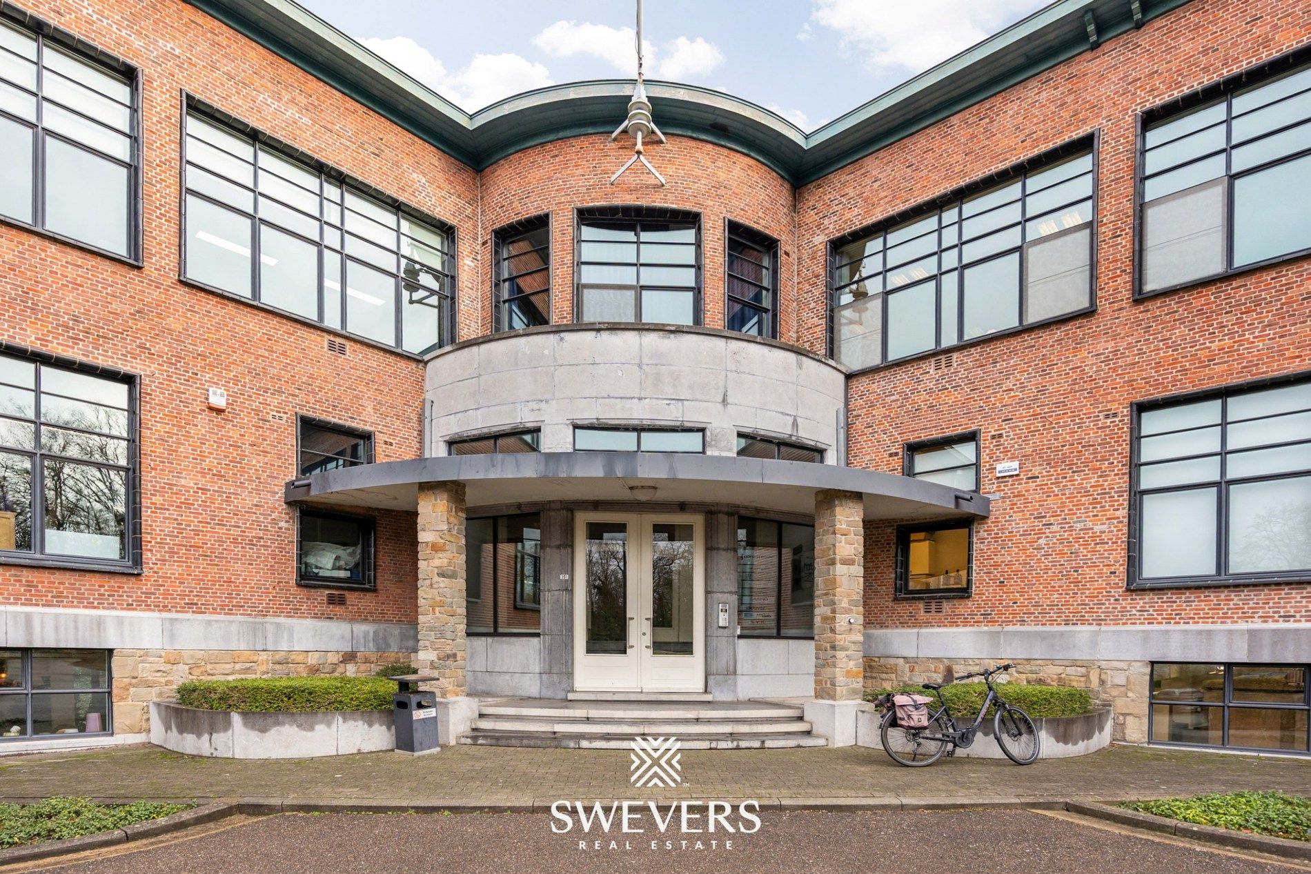 Exclusief handelspand met uitstraling, licht en rendement foto 2