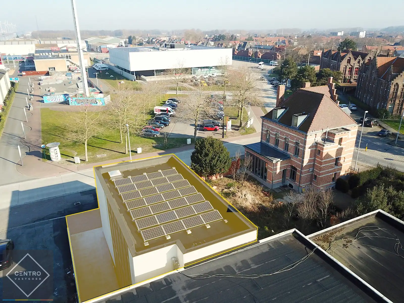 Instapklare en bemeubelde KANTOORRUIMTE (150m² op 1°V.) met berging en 2 autostaanplaatsen in de kelder. Op een boogscheut van het centrum van Brugge/expresweg. foto 19