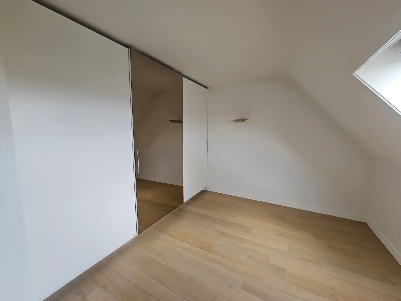 Lichtrijk duplex appartement met 2 slaapkamers en dubbele garage! foto 25