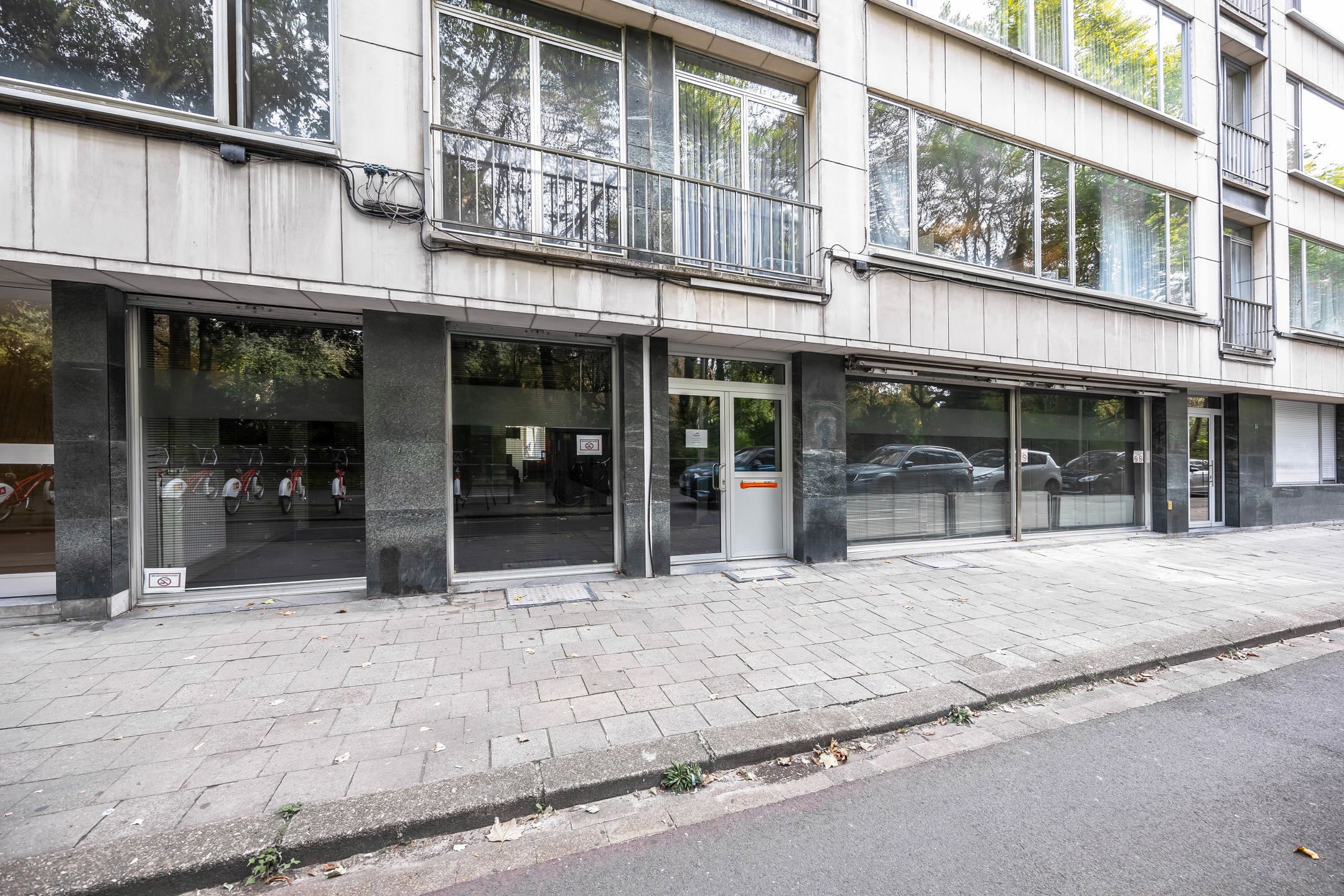 Commercieel handelspand (236m²) op centrale ligging foto {{pictureIndex}}