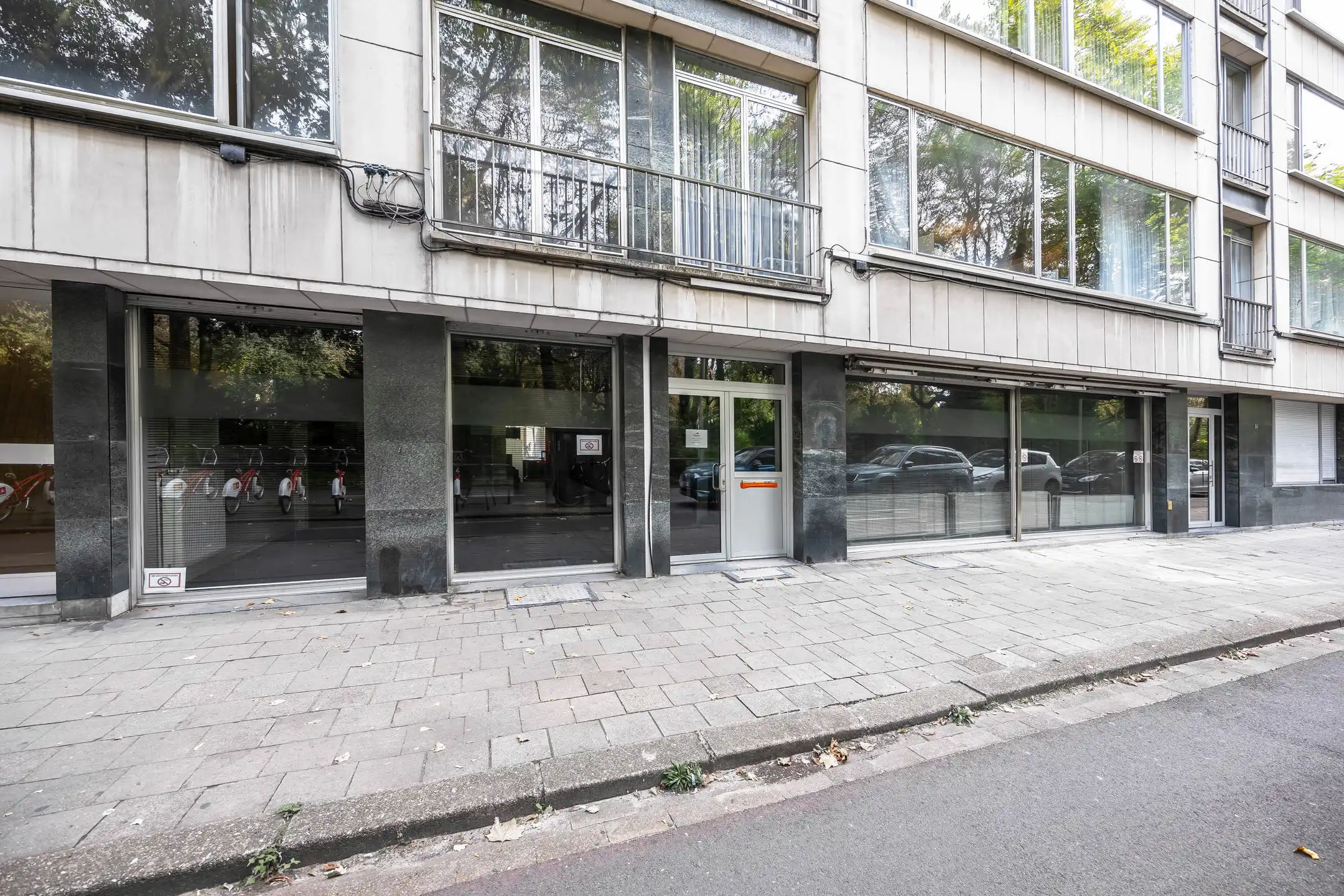 Commercieel handelspand (236m²) op centrale ligging foto {{pictureIndex}}