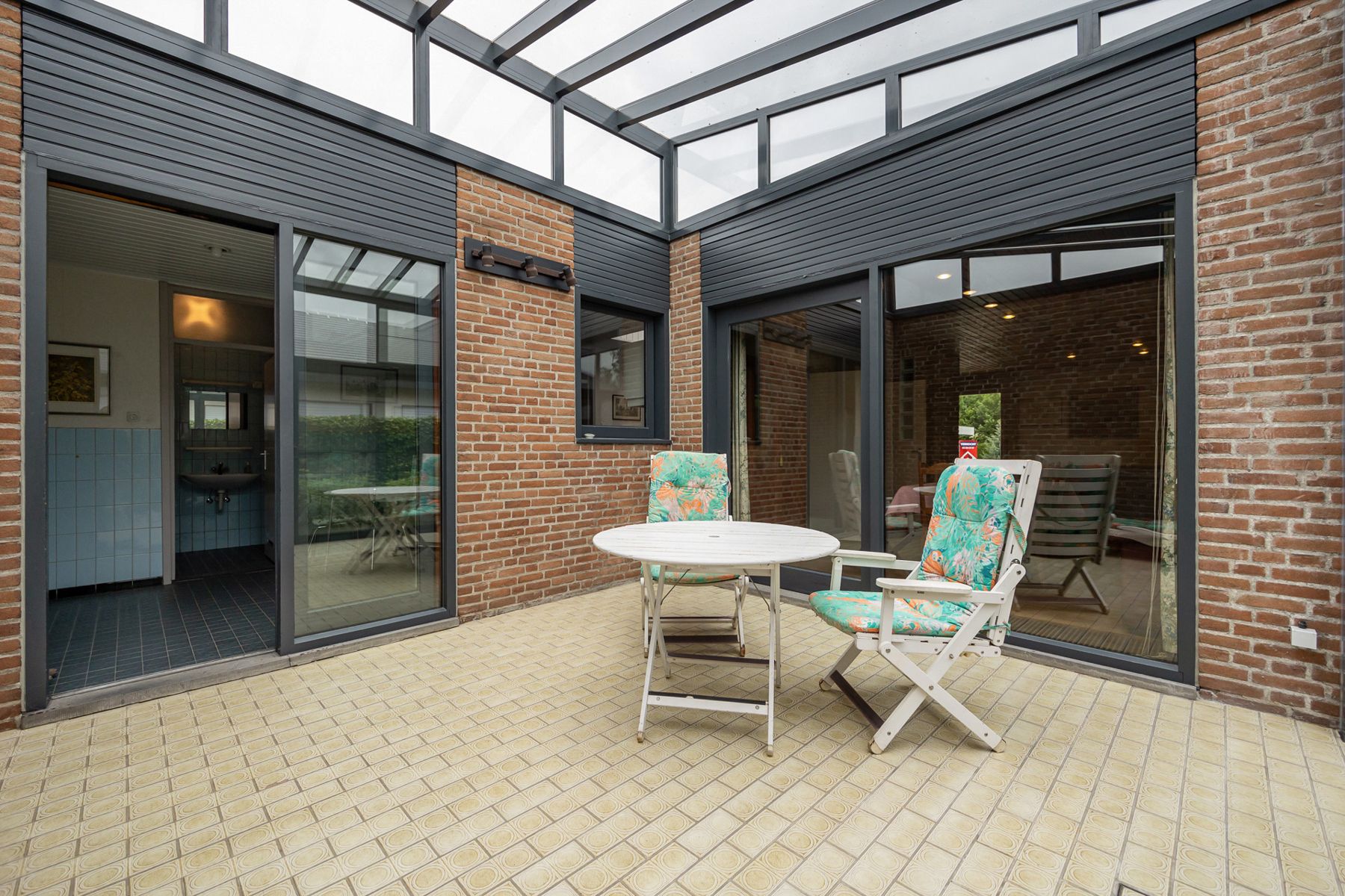 Laagbouwwoning met inpandige garage op een perceel van 561 m² in het centrum van Minderhout. foto 16
