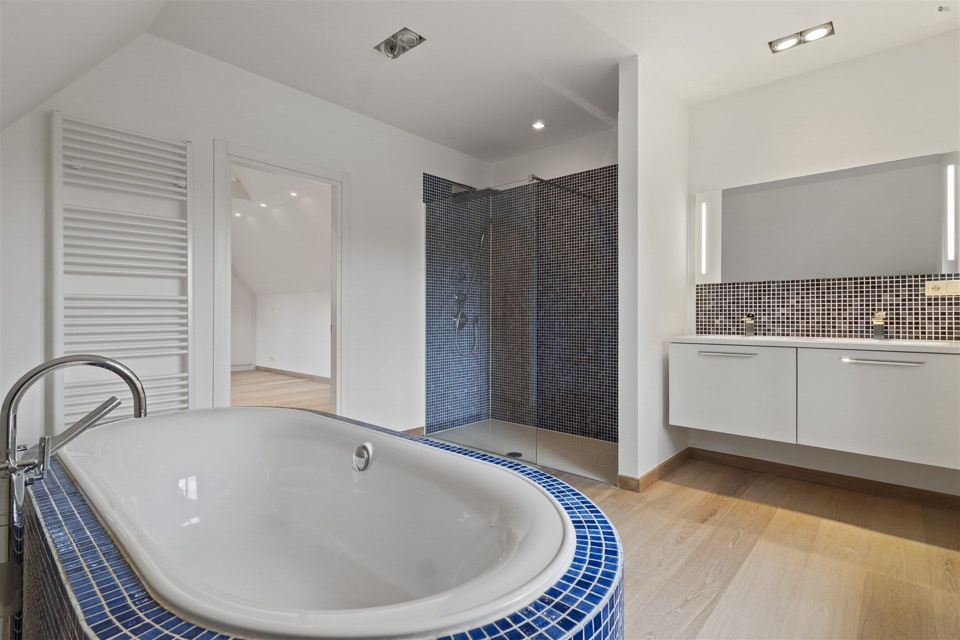 Ruime moderne villa met alle luxe op 5.176m² foto 19
