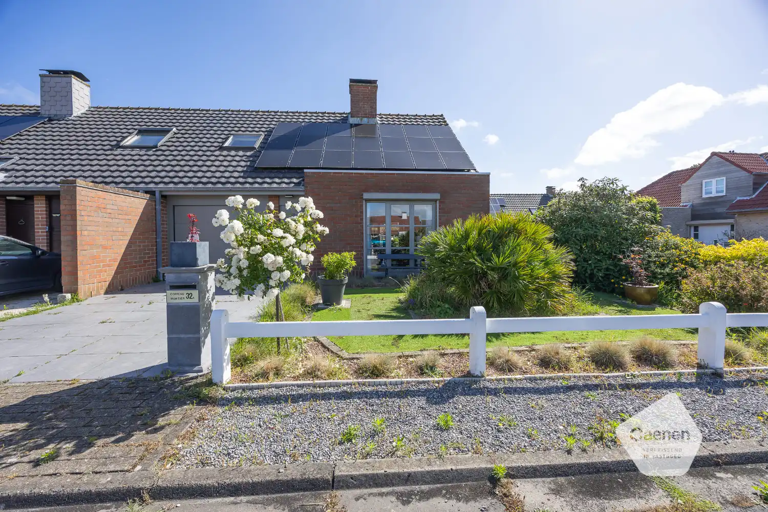 Instapklare halfopen gezinswoning met 3 slpks foto {{pictureIndex}}