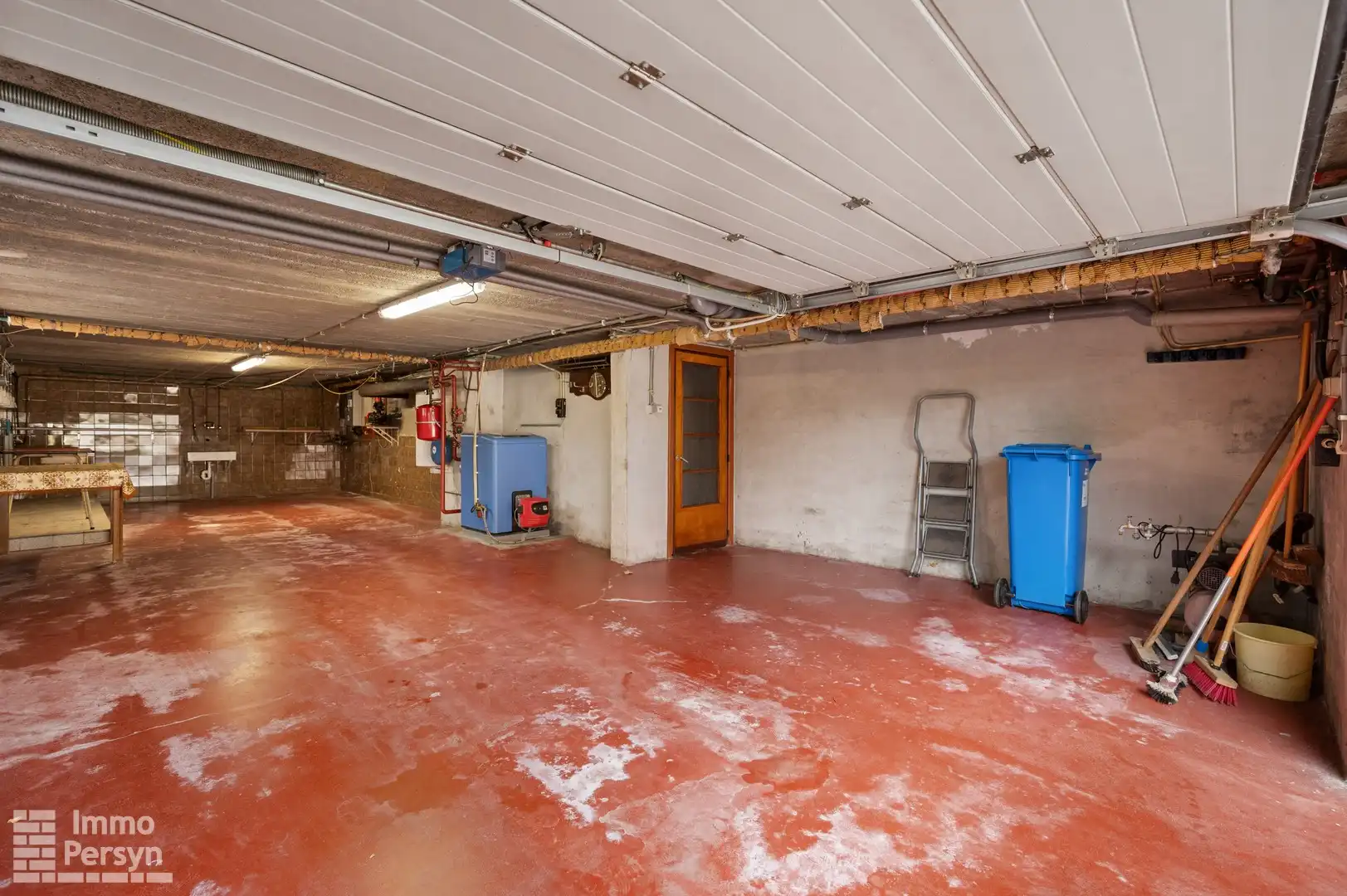 Vrijstaande bungalow met bijgebouw op een riant perceel foto 19