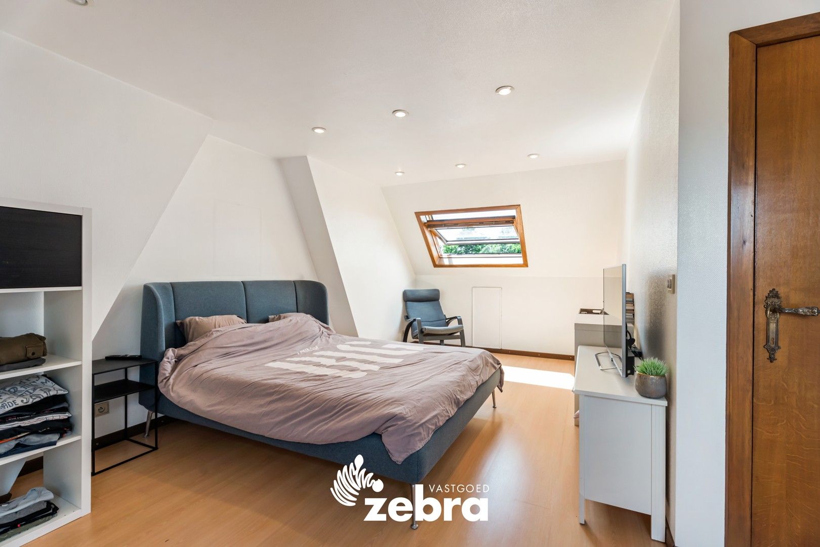 Instapklare woning met grote garage en 3 volwaardige slaapkamers! foto 14