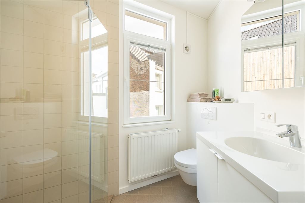 Volledig gerenoveerde woning in Oud-Berchem foto 11