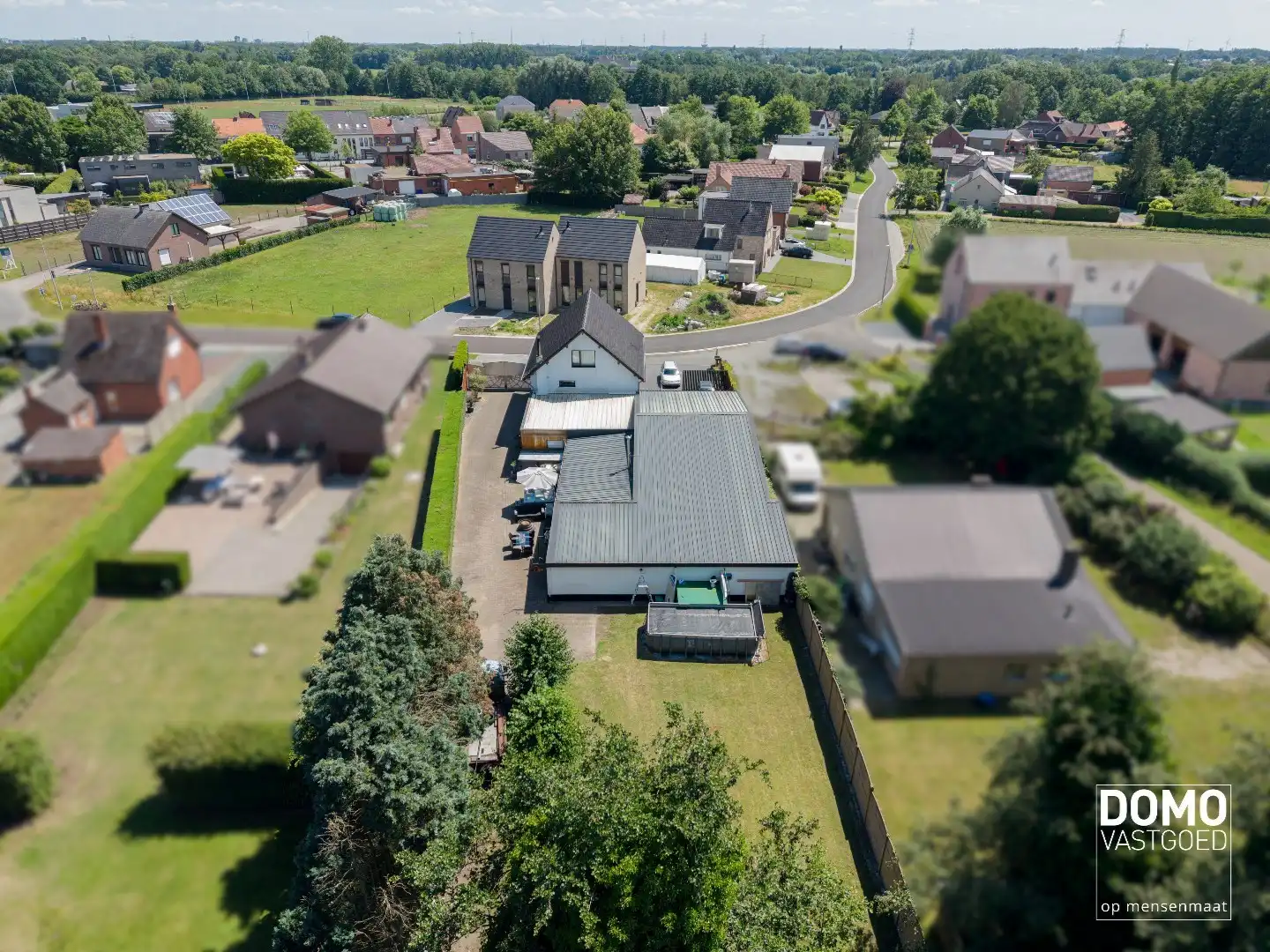 UNIEKE EIGENDOM MET WONING, 2 APPARTEMENTEN EN MAGAZIJNEN OP 13A88CA foto 17