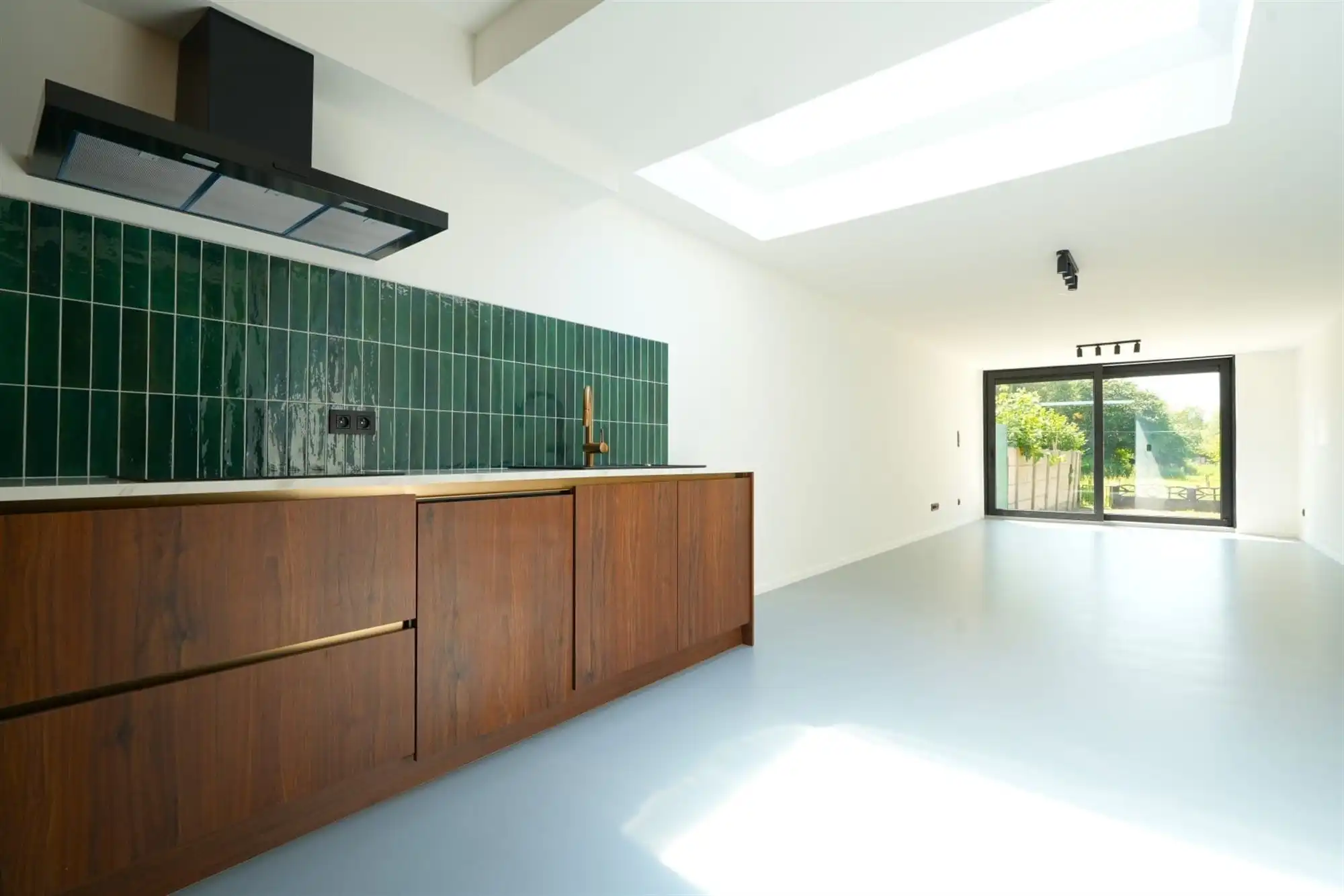 Gerenoveerde woning met drie slaapkamers en tuin foto 5