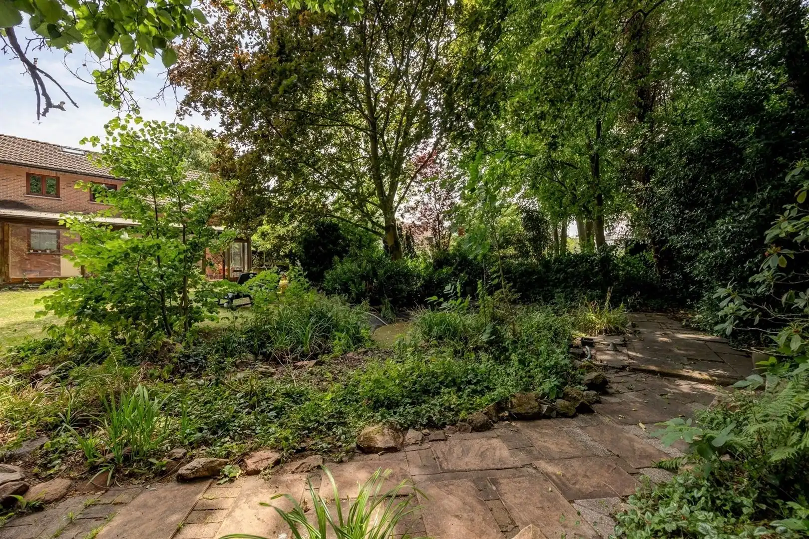 Karaktervolle half open villa met grote tuin 1.189m² in een rustige straat. foto 32