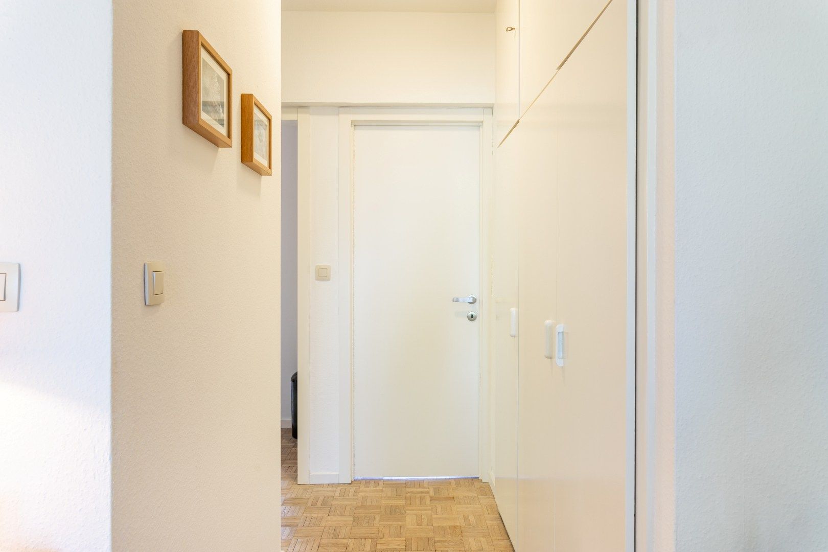 Instapklaar 2-kamerapp in centrum Halle, met balkon en garage foto 9