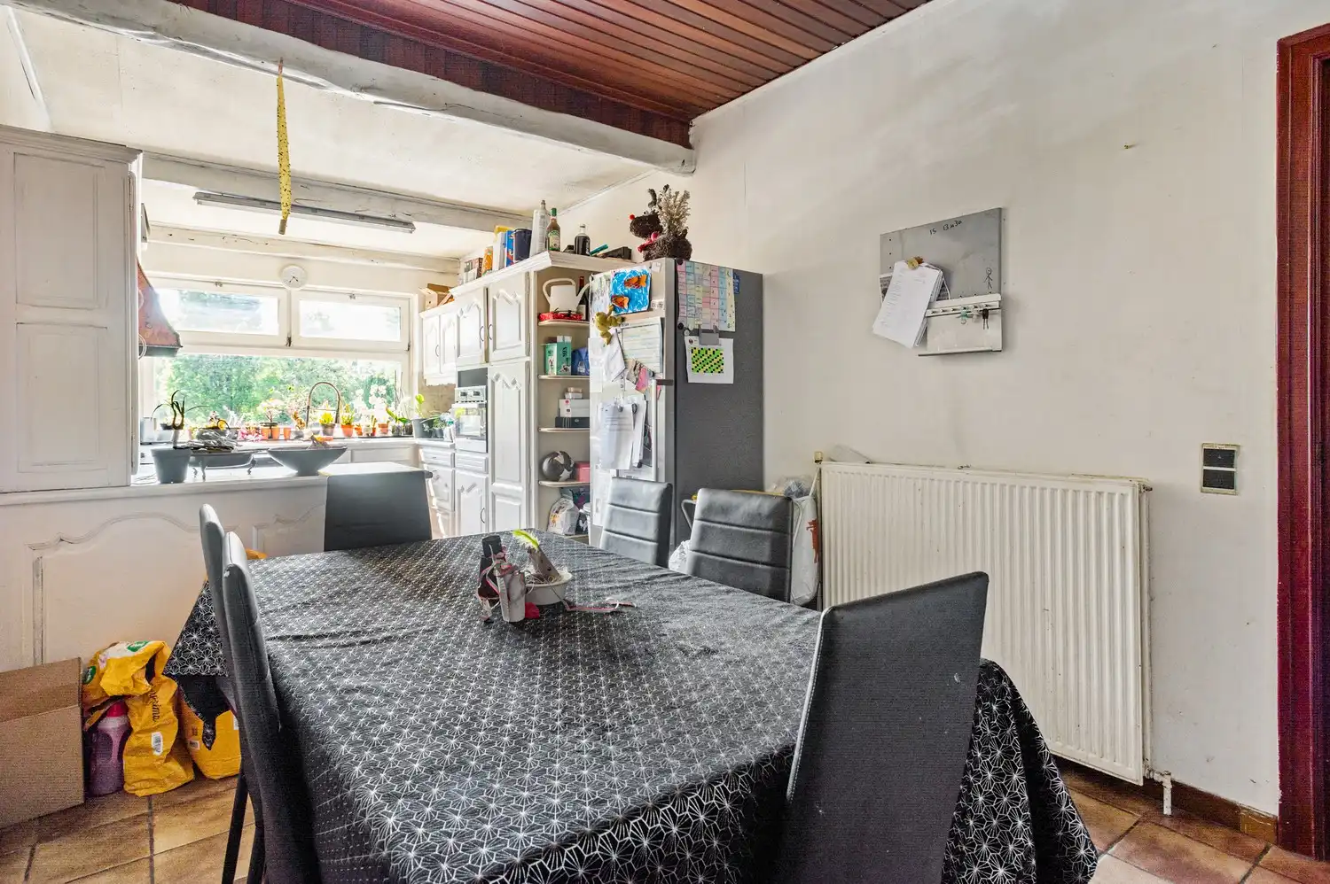 Ruim te renoveren duplex-appartement met 4 slaapkamers in Schoten! foto 8