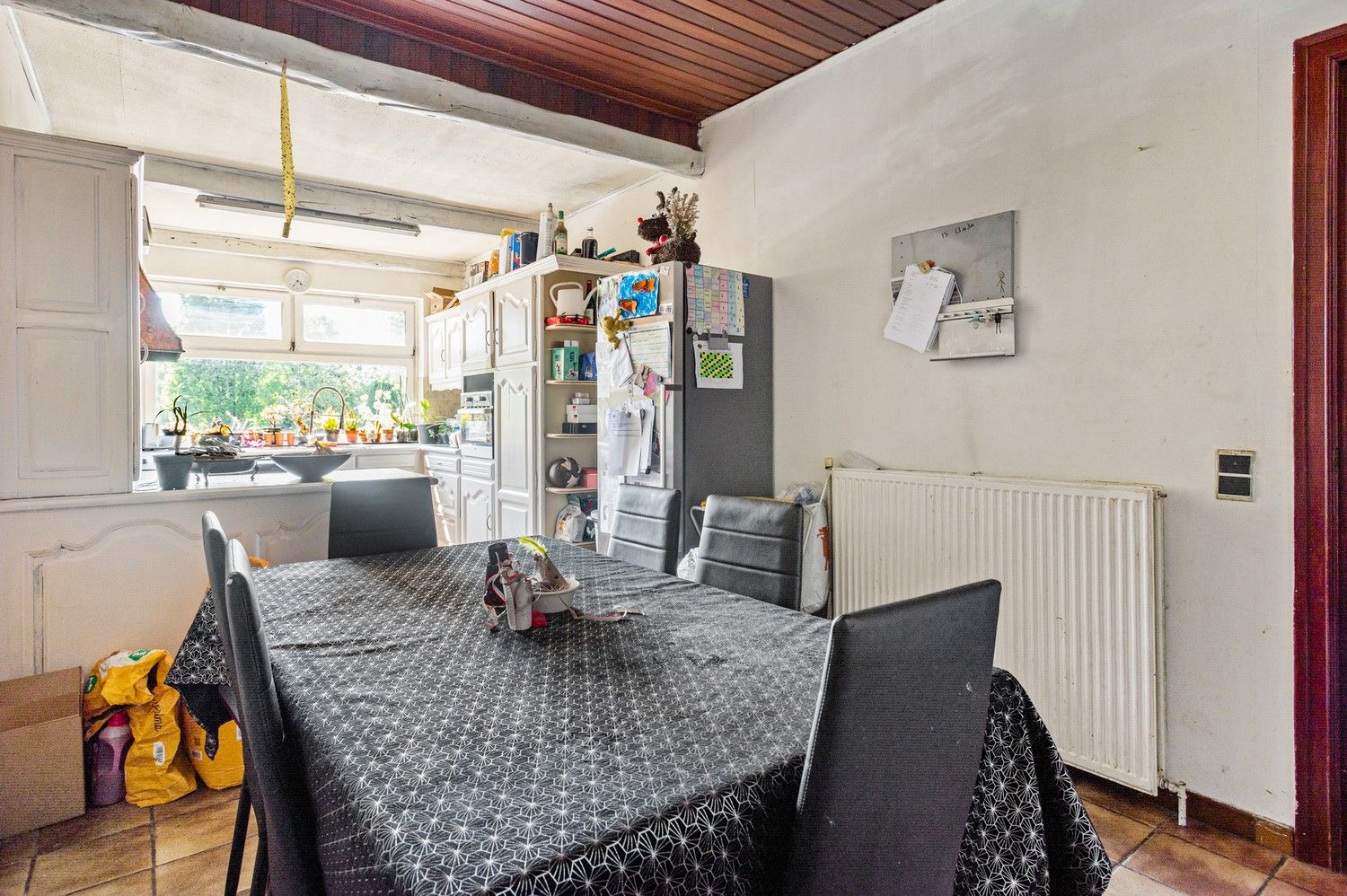 Ruim te renoveren duplex-appartement met 4 slaapkamers in Schoten! foto 8