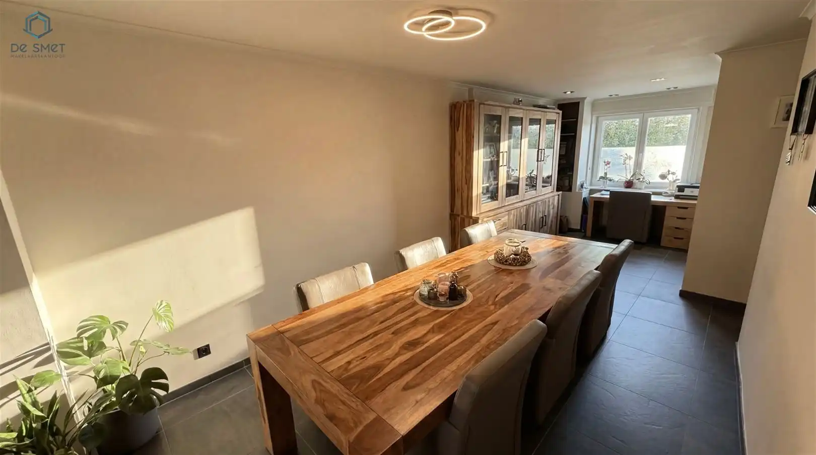 Instapklare gezinswoning met 3 slaapkamers, ruime tuin en private oprit foto 2