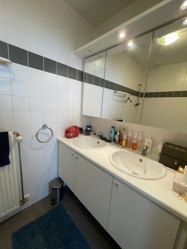 Modern appartement met één slaapkamer en terras in een residentiële wijk. foto 14