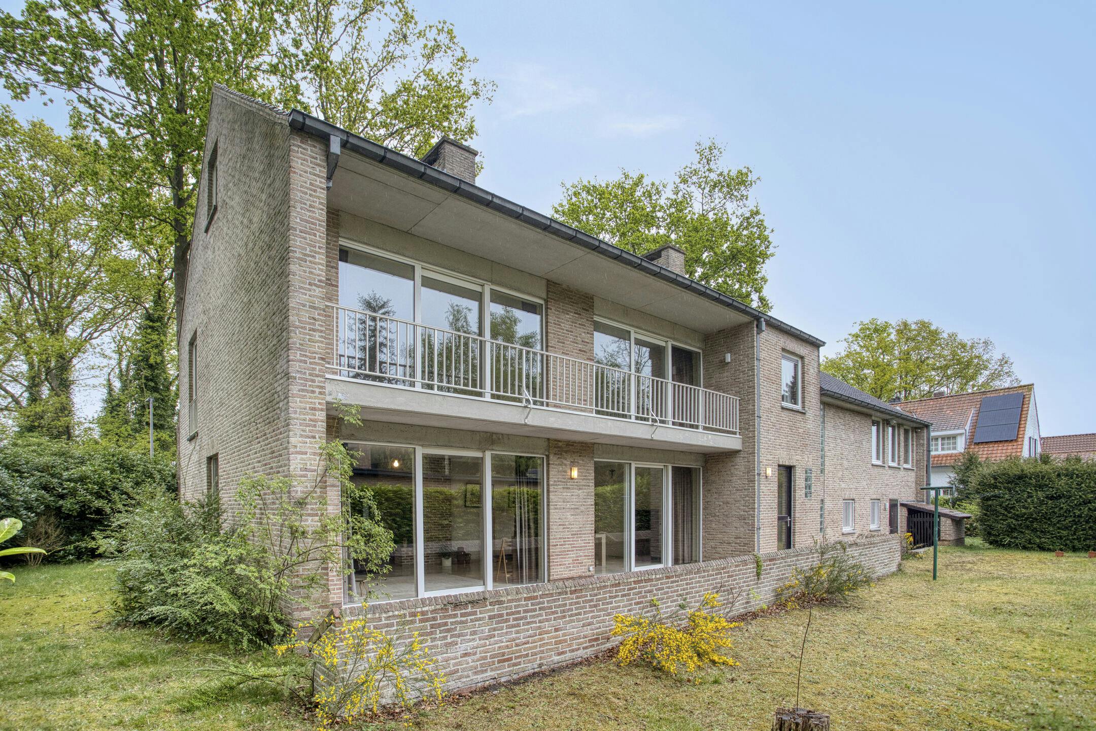 Vrijstaand huis met praktijkmogelijkheid te Sint-Kruis foto 2